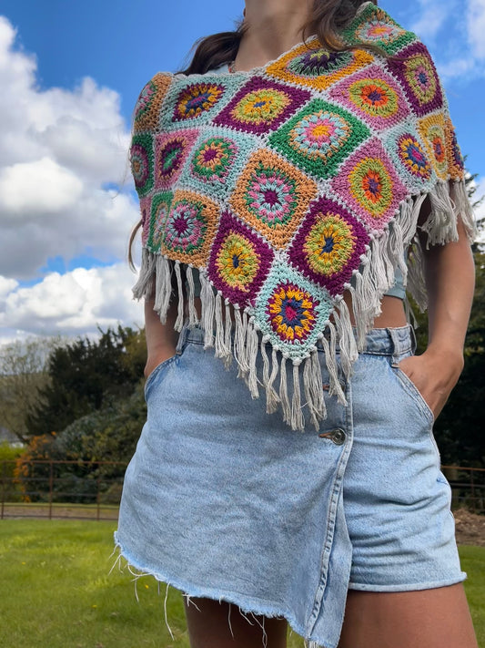 Reversible Granny square & tassel poncho